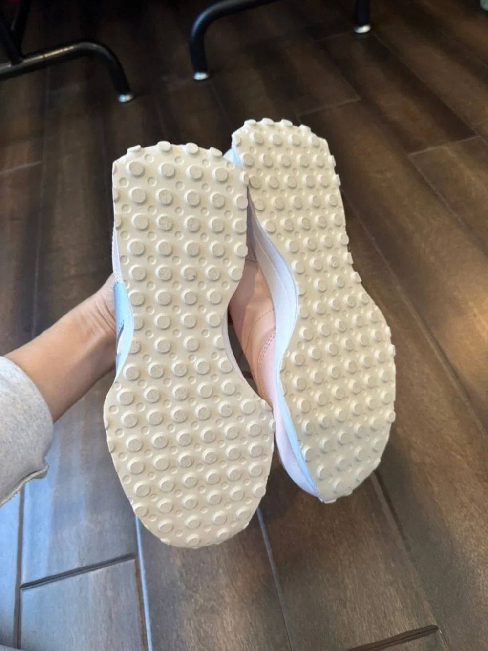 NEW BALANCE SNEAKERS